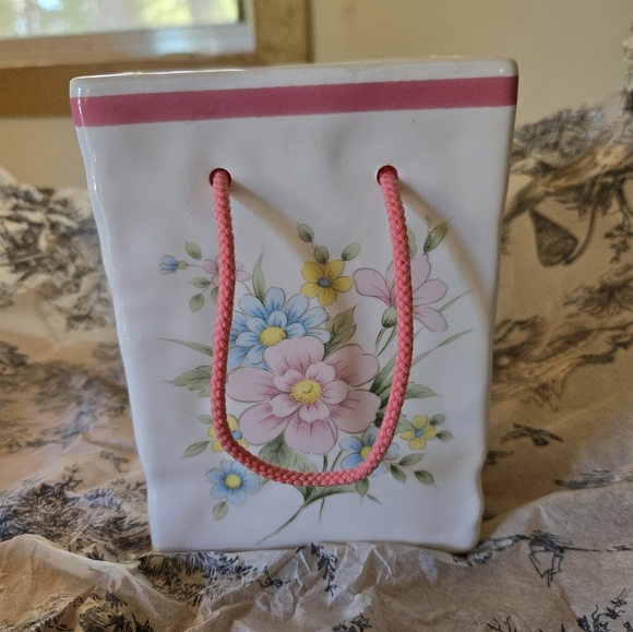 FTDA 1986 Gift Bag Vase Planter Floral Ceramic Pink Rope Handles Japan - Picture 1 of 5